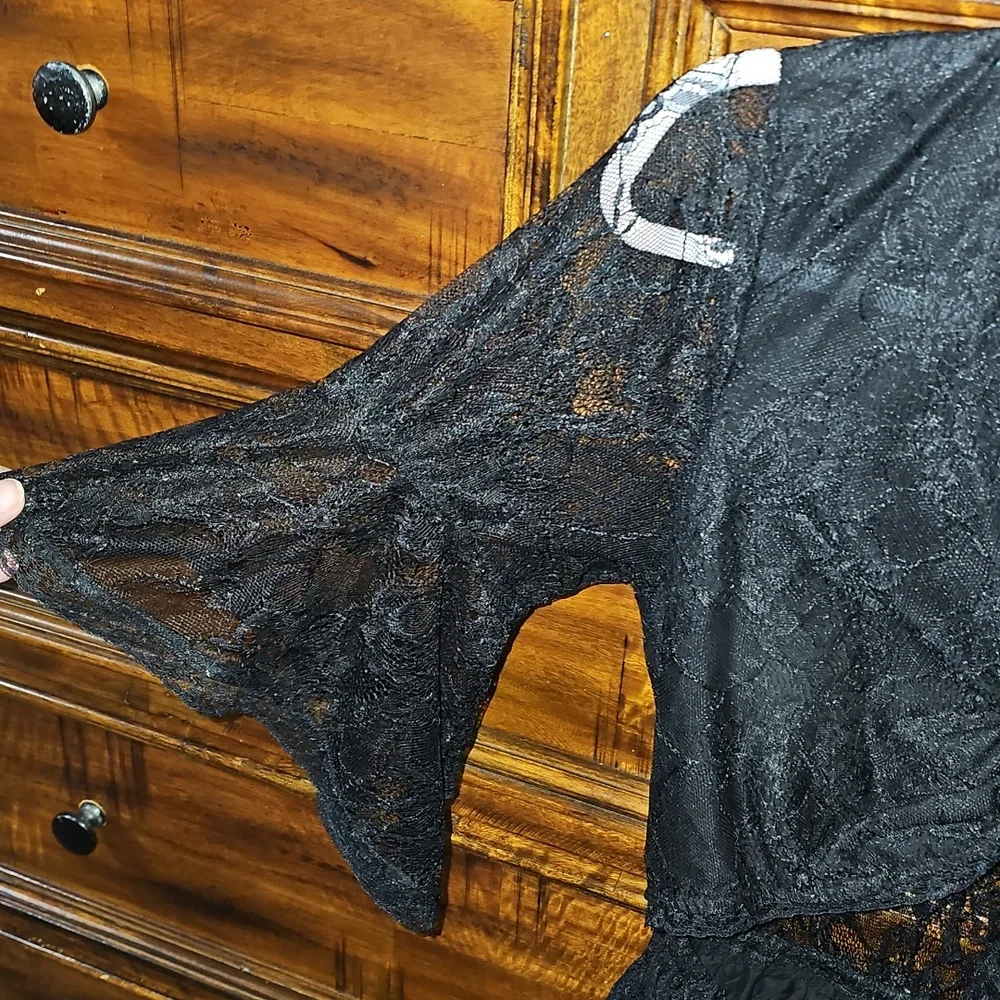 Free People Nwts Black Lace Dress! Sz Small. Stretchy Waist. Dont Miss Out!